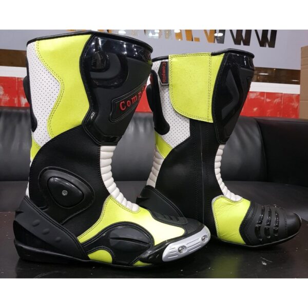 Cyber ​​Botas Racing 33